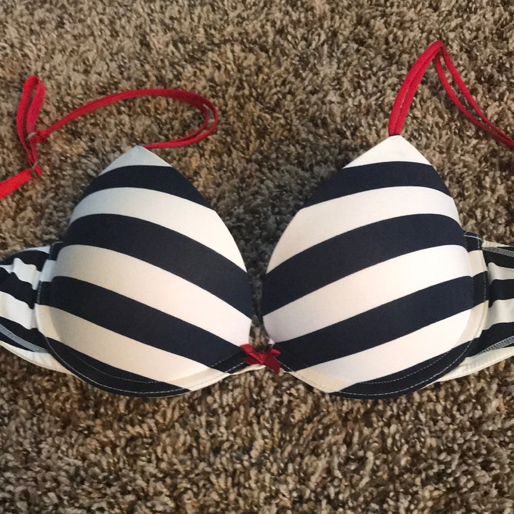 NWT Gilly Hicks Push ‘Em Up Bra